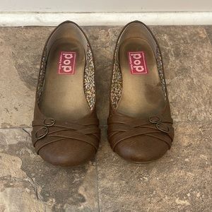 Pop memory foam flats